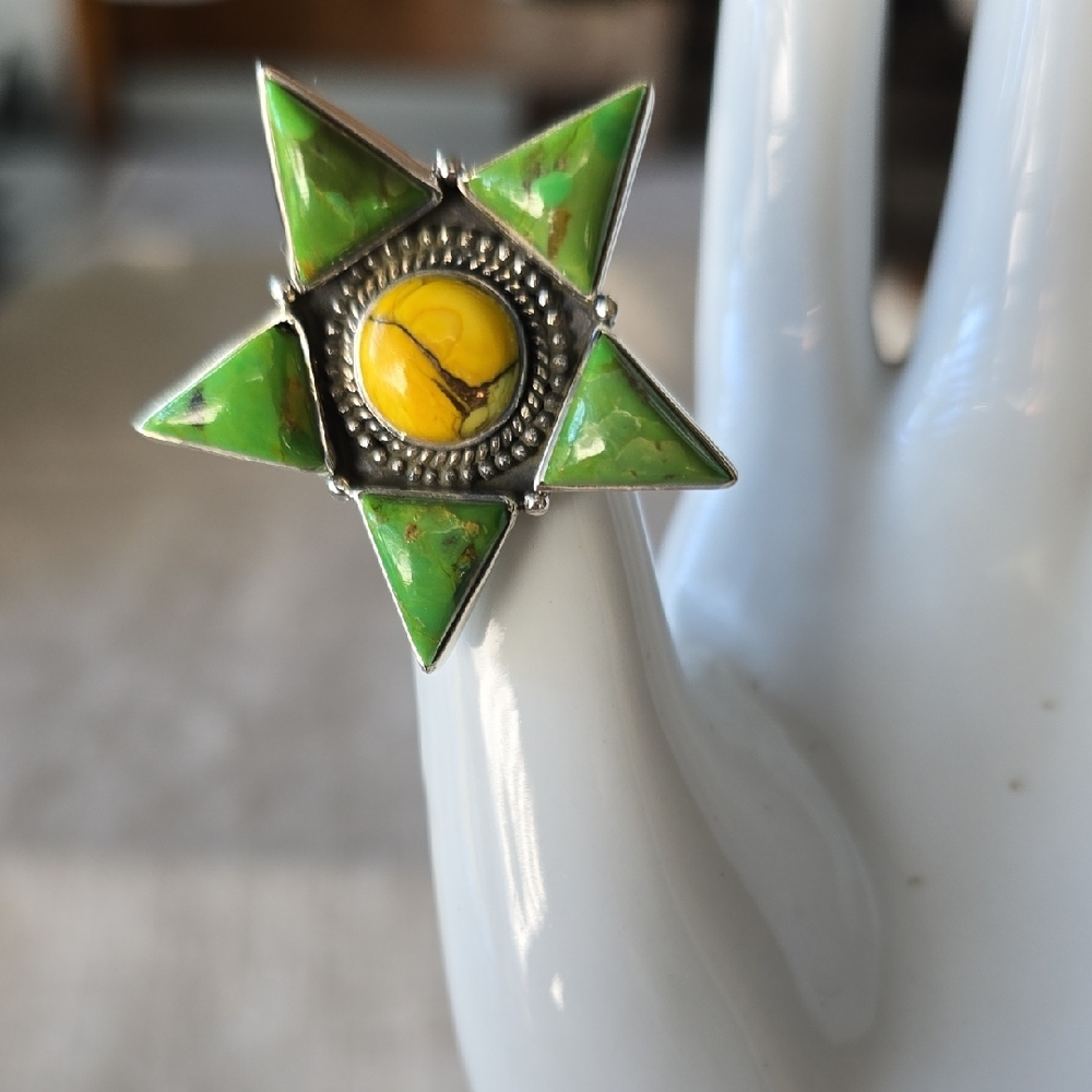 925 Sterling Silver~Green and Honey Star-Shaped Ring~Sz 6